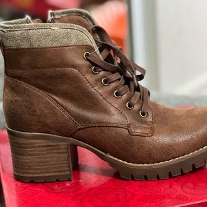 Carlos Santana boots